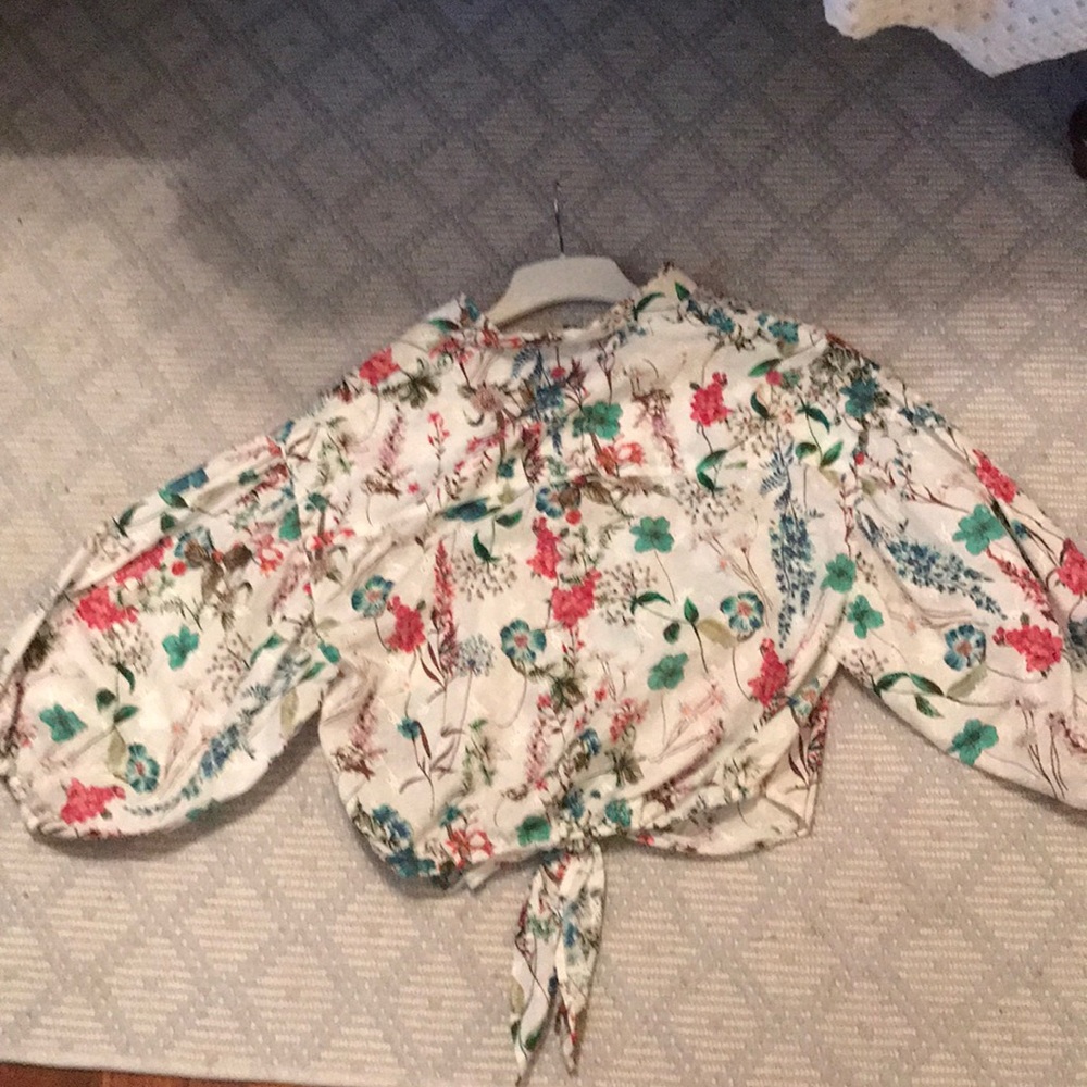 Floral Top - Picture 4 of 4